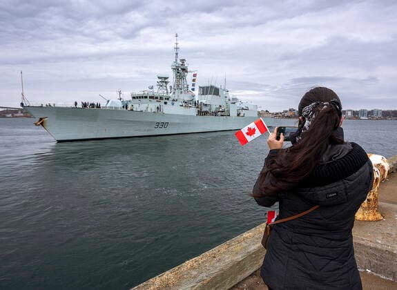Ukraine conflict, Canada, farewell of the frigate HMCS Halifax