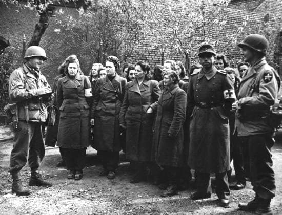 IMAGO International History, Archive, Second World War, WWII, Germany, Women and girls in the Volkssturm 1945