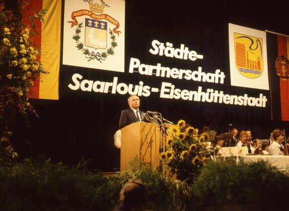 First inter-German town twinning between Saarlouis and Eisenhüttenstadt; 40th anniversary on 19 September