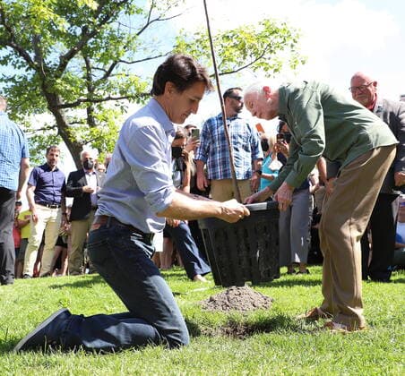 Canada, Prime Minister Trudeau and Jane Goodall plant tree in Sudbury