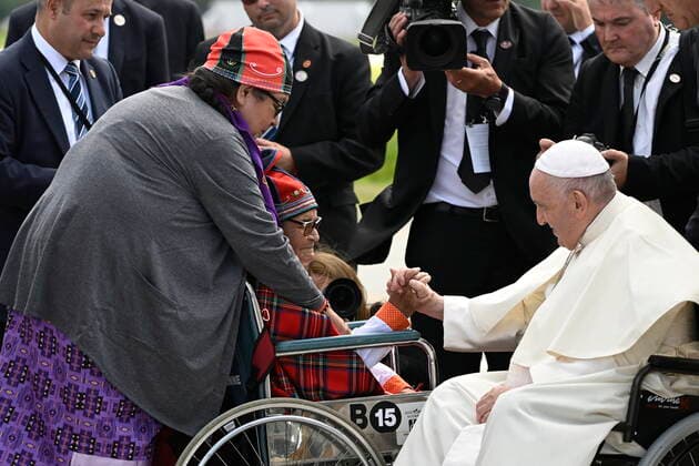 Canada, Pope Francis meets survivors of forced assimilation in Quebec