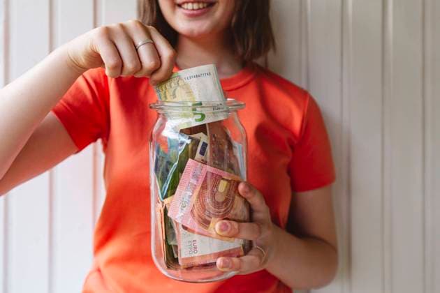 IMAGO Creative, New Year, Good resolutions, Saving money