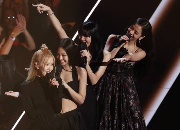 K-pop superstars Blackpink have extended their agency contract as a group