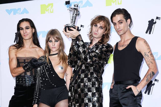 MTV Video Music Awards, Maneskin performance censored due to Victoria De Angelis bare chest