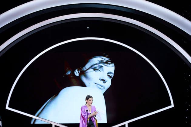 San Sebastian Film Festival, Juliette Binoche receives Donostia Award