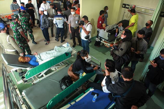 Indonesia, mass panic during a football match in East Java province