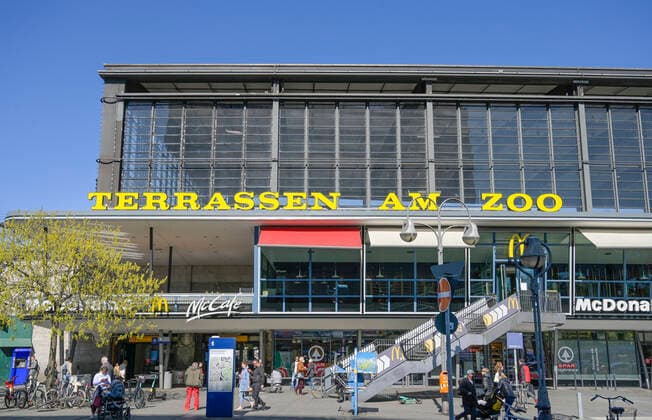 Berlin, Deutsche Bahn introduces alcohol ban at Zoologischer Garten and Ostbahnhof - Stock photos