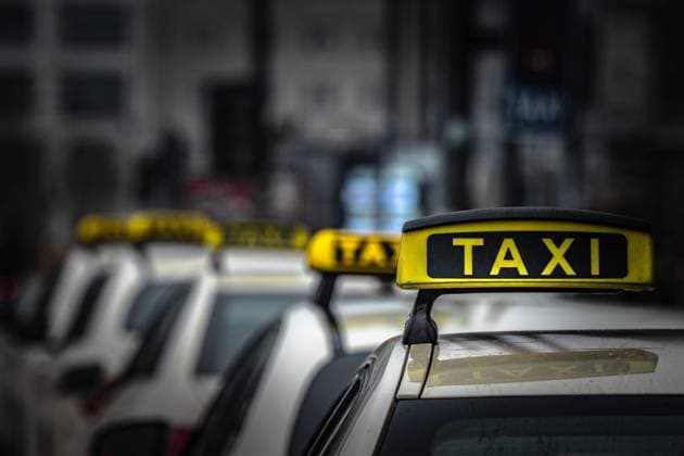 Hamburg wants to stop allowing internal combustion taxis from 2025, archive images