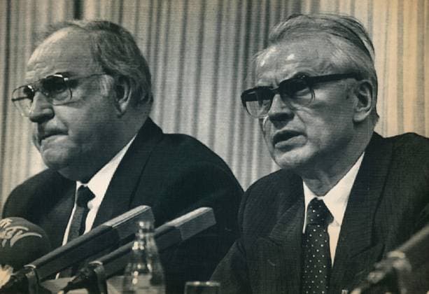 IMAGO History, 35 Years of the Fall of the Wall, The transitional Modrow government