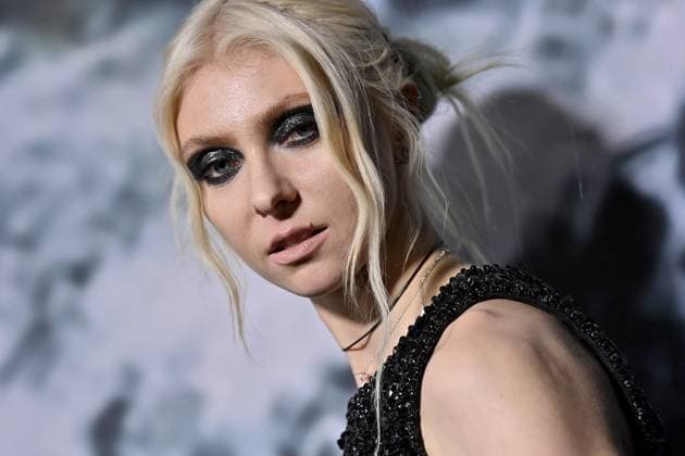 Taylor Momsen bitten by bat at concert - Archive photos