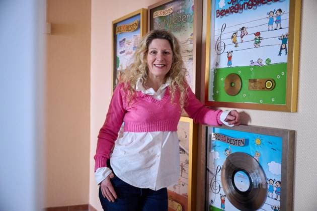 Homestory, Simone Sommerland in a music school in Wetter
