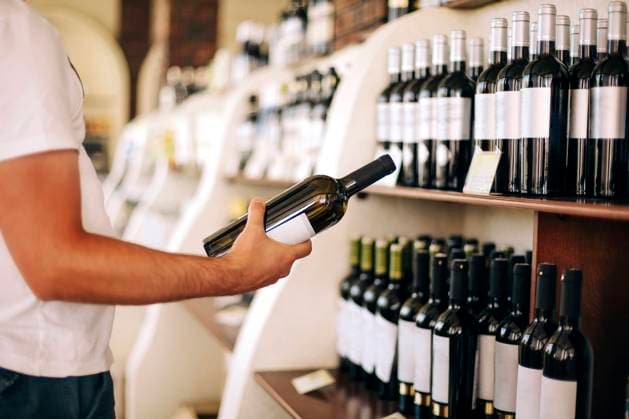 In future, wine and sparkling wine bottles will be labelled with nutritional values and ingredients, archive images