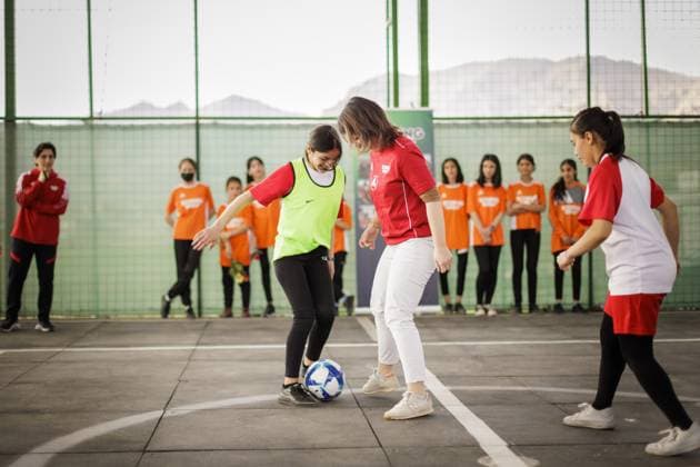 Iraq, Annalena Baerbock visits centre for theatre, music and sports therapy in Zakho