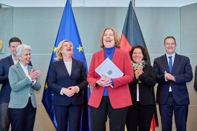 Berlin, Bundeswehr 2022 Defence Report is presented