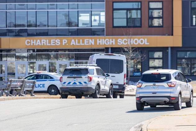Canada, police intervention at Halifax school after stabbing