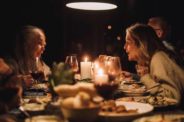 IMAGO Creative, Seniors: A meal with friends