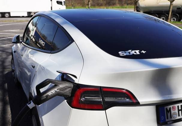 Car rental company Sixt parts with Tesla Model 3 and Y - Archive pictures