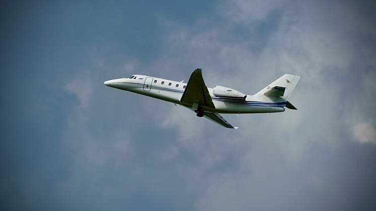 Green Youth demands a stop to private jet flights