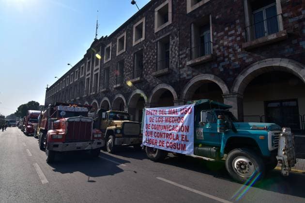 Mexico, truck protests for fair wages in Toluca