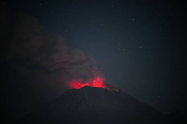 Mexico, volcano Popocatepetl active