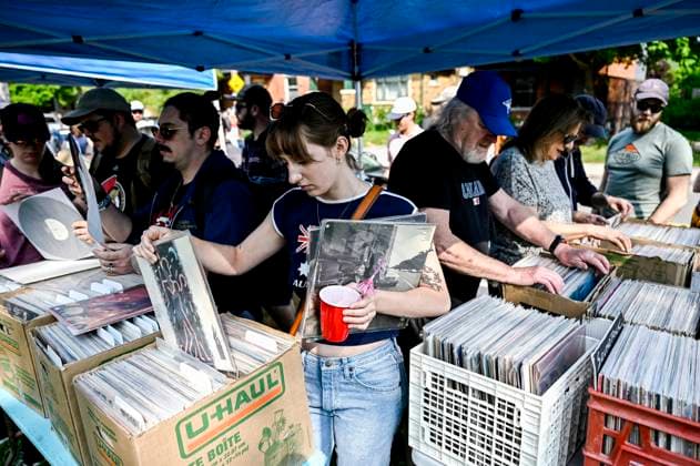 Canada, Great Glebe Garage Sale in Ottawa