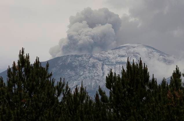 Mexico, volcano Popocatepetl active