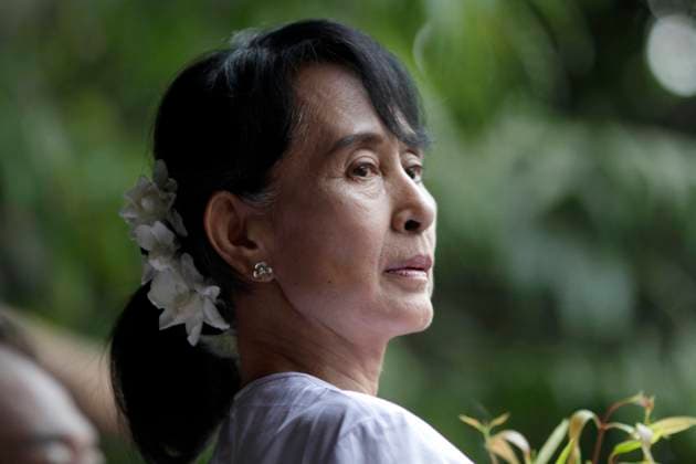 Myanmar, Aung San Suu Kyi transferred from prison to house arrest, archive pictures