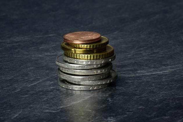 Monthly earnings limit for mini-jobs increases from January 2024, symbolic images