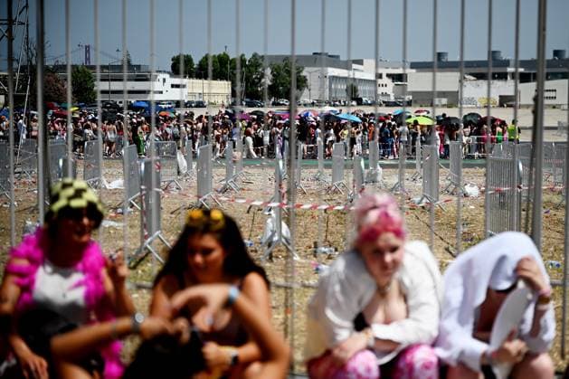 Portugal, fans outside Harry Styles concert in Oeiras