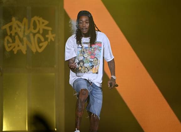 Romania, Wiz Khalifa arrested for joint on stage after concert, archive pictures
