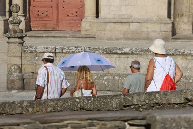 Spains south sets a heat record of 29.9 degrees, archive images