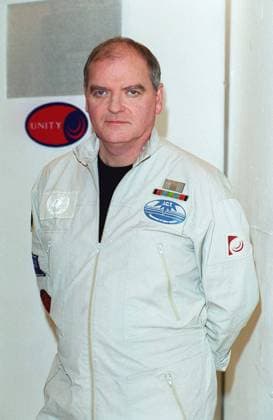Angus MacInnes died