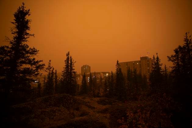 Canada, Yellow smoke from forest fires hangs over Yellowknife