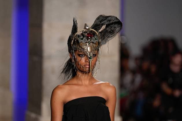 Fashion trend: Face concealing mask
