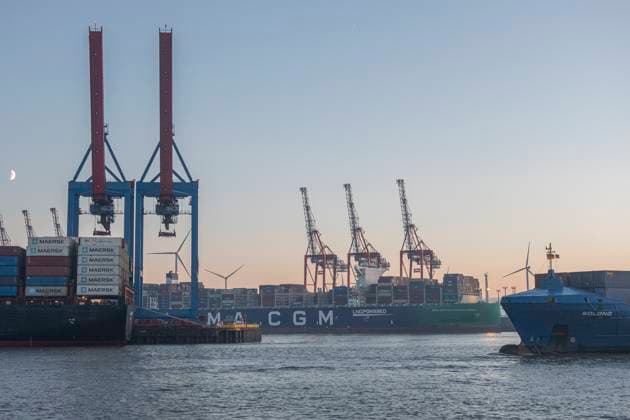Sentiment of German exporters recovers somewhat