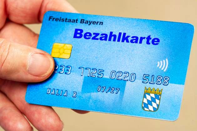 Asylum policy, payment card for asylum seekers to be introduced nationwide - Symbolic images archive pictures