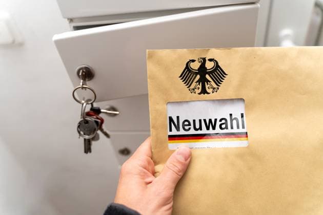 Majority of Germans in favour of early Bundestag elections, archive images