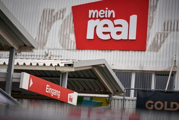 Real closes all remaining shops