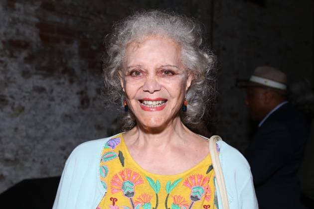 Actress Ellen Holly died
