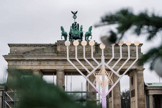 Naturalisation test in future with questions on the Holocaust, Israel and Judaism, archive images