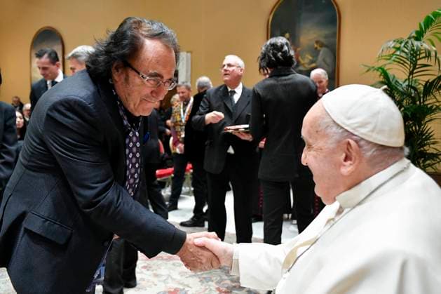 Vatican, Pope Francis receives the artists of the Christmas concert