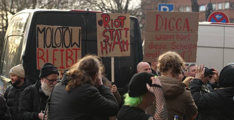 Hamburg, solidarity demonstration against the closure of the Molotow music club in St. Pauli