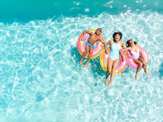 IMAGO Creative, Summer, Cool by the pool