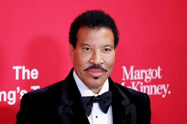 Lionel Richie in hospital after concert cut short, archive footage