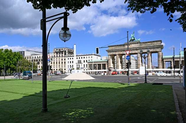 Berlin, construction of the EURO 2024 fan zone on Straße des 17. Juni