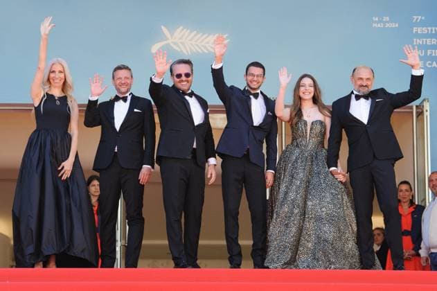 Cannes International Film Festival, Trei Kilometri Pana La Capatul Lumii Premiere
