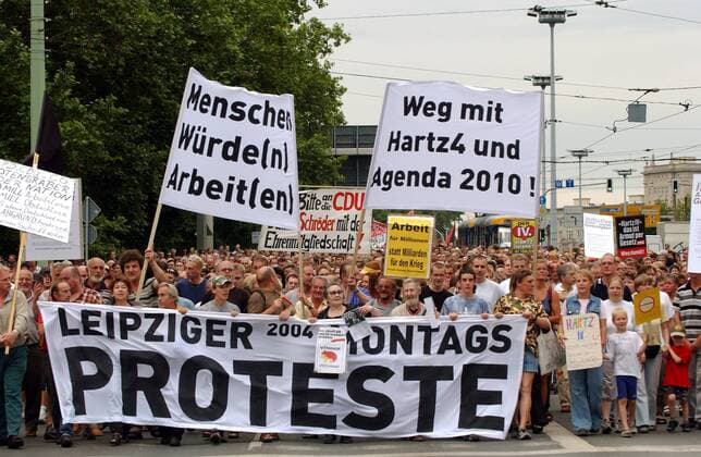 IMAGO History, 75 years of the Basic Law, cornerstones of German history, Agenda 2010 labour market reform