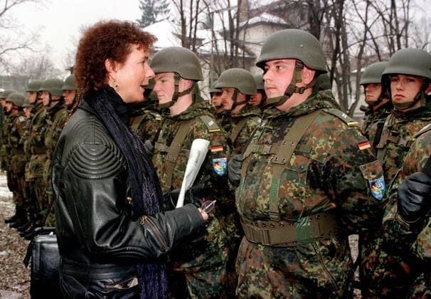 German parties, The Greens, Red-Green Federal government 1998-2005, Foreign missions Kosovo and Afghanistan