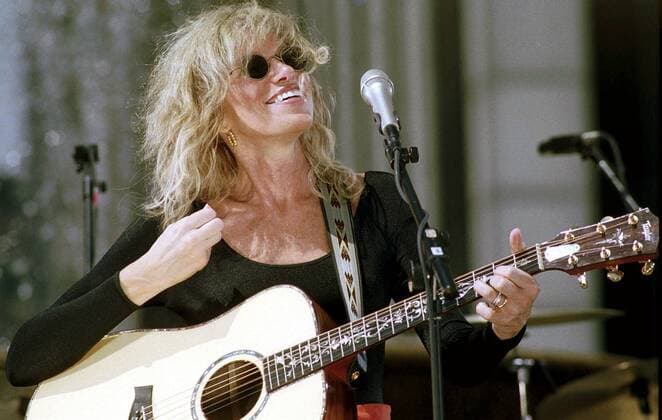 Carly Simon goes public with her Parkinson’s and cancer diagnoses, archive photos