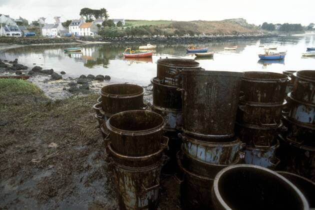 IMAGO International History, The biggest oil spills, Amoco Cadiz sinks off Brittany in 1978